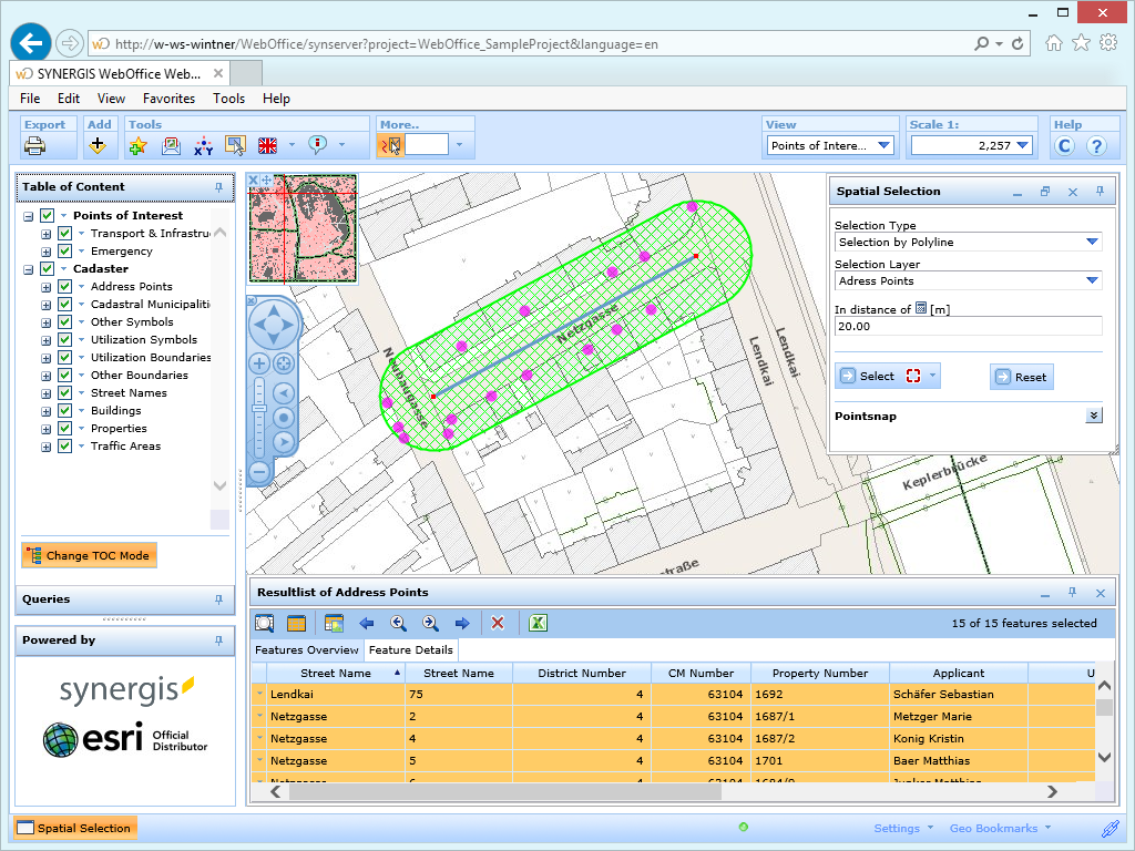 Selecting features by using a line with buffer in the WebOffice html client
